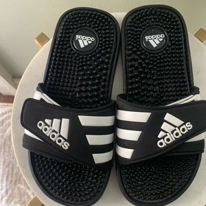 Adidas youth big kids slides/sandals euc only worn a few times in the house sz3